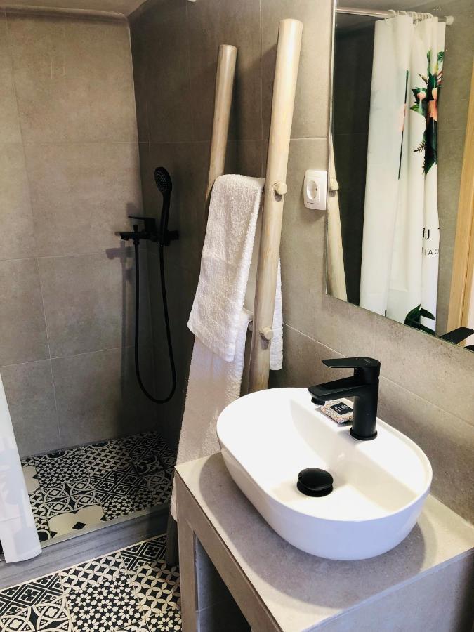 Solo Traveler Apartment Ermoupoli Bagian luar foto