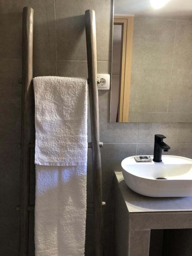 Solo Traveler Apartment Ermoupoli Bagian luar foto