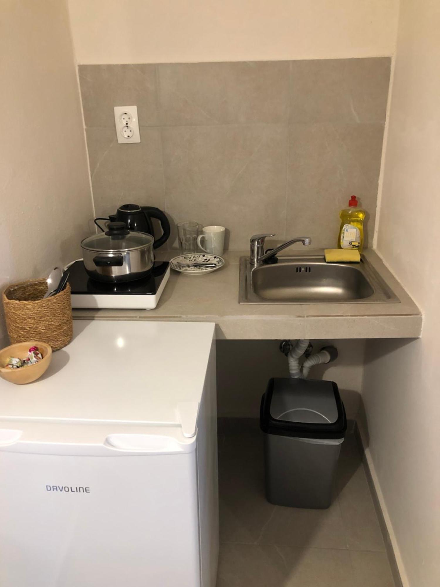 Solo Traveler Apartment Ermoupoli Bagian luar foto
