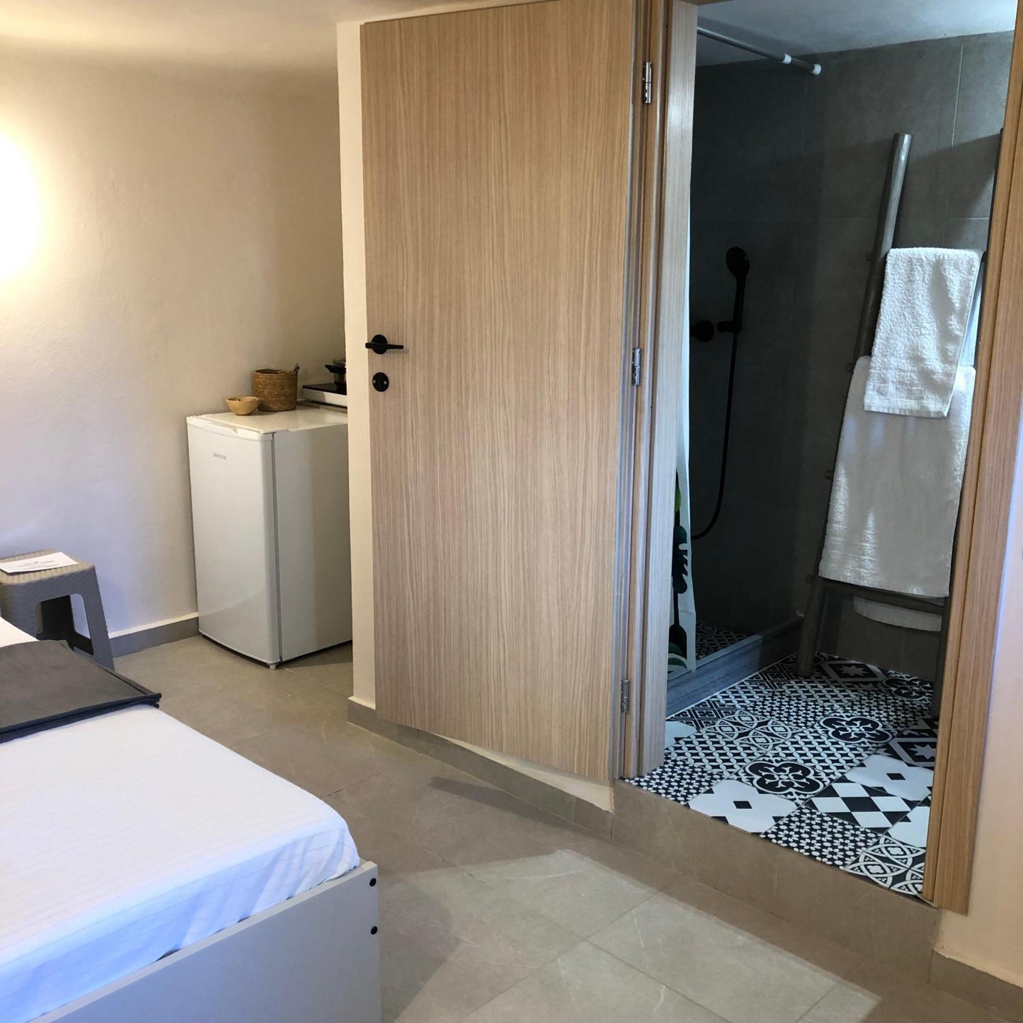 Solo Traveler Apartment Ermoupoli Bagian luar foto